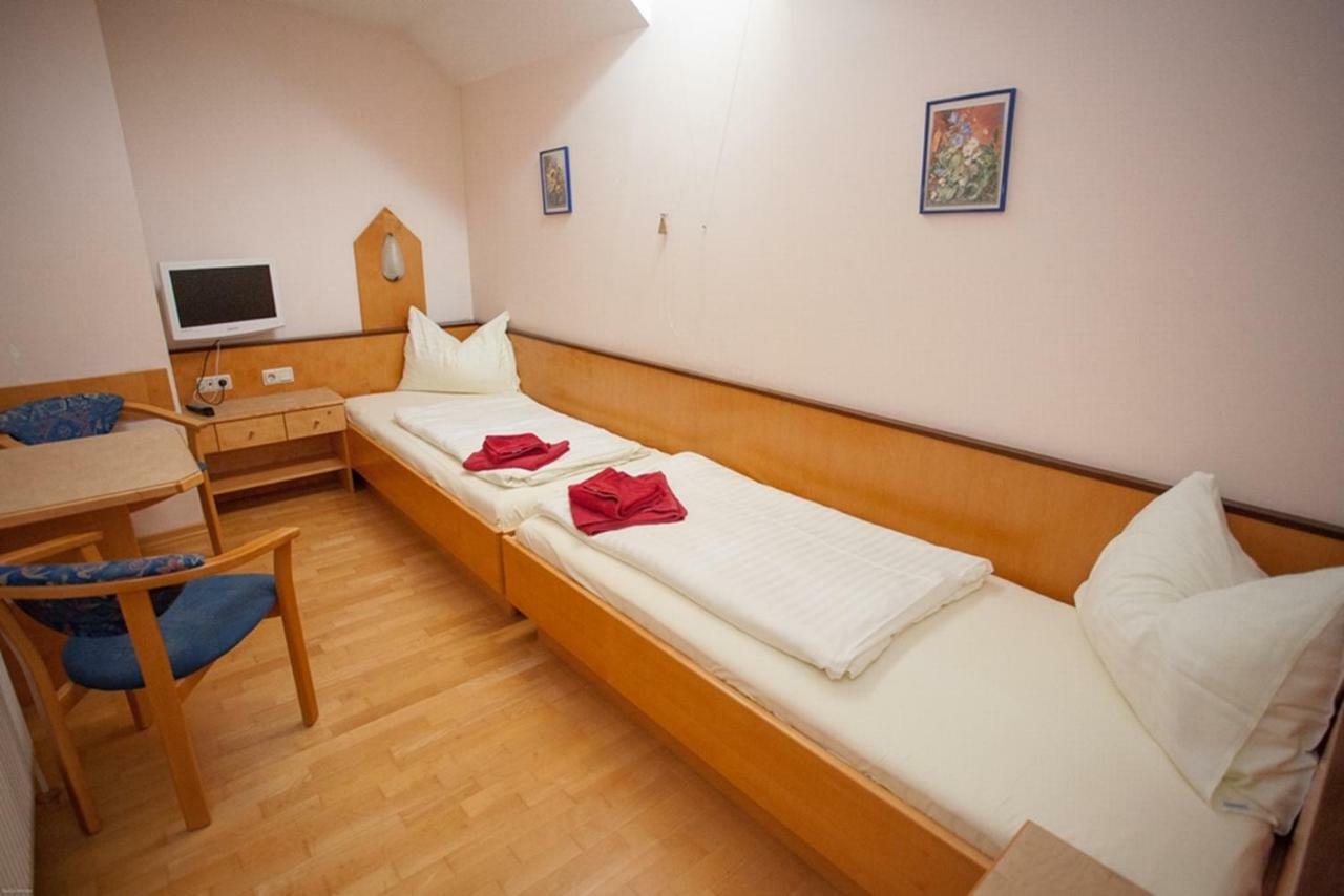 Gasthof Roderich Hotel Langenzersdorf Extérieur photo