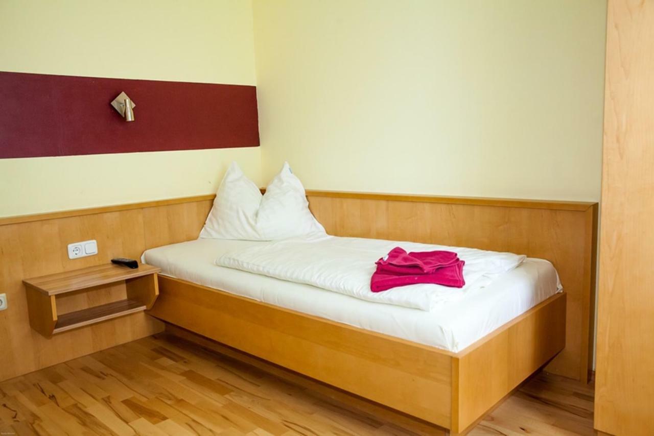 Gasthof Roderich Hotel Langenzersdorf Extérieur photo