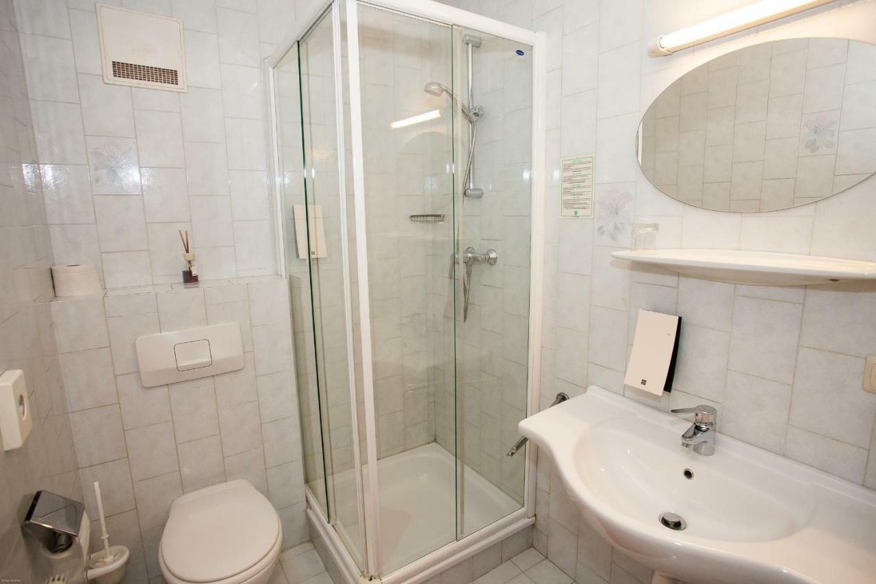 Gasthof Roderich Hotel Langenzersdorf Extérieur photo