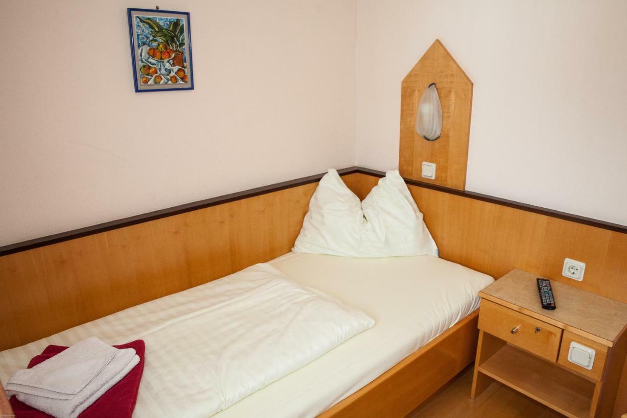 Gasthof Roderich Hotel Langenzersdorf Extérieur photo