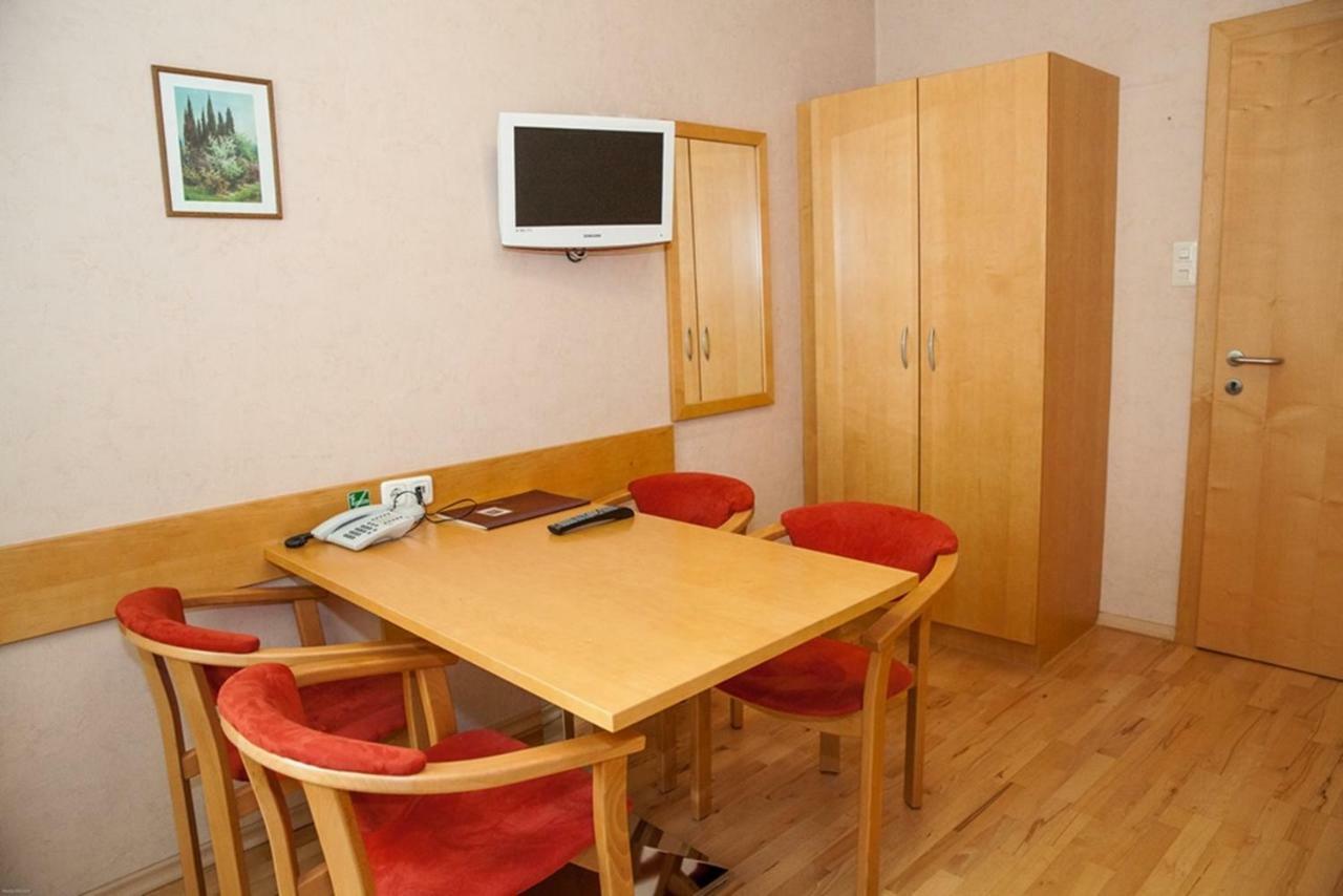 Gasthof Roderich Hotel Langenzersdorf Extérieur photo