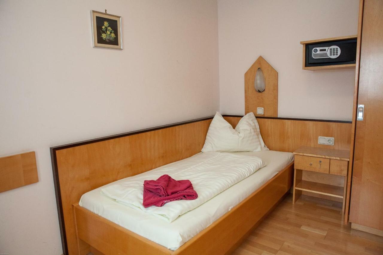 Gasthof Roderich Hotel Langenzersdorf Extérieur photo