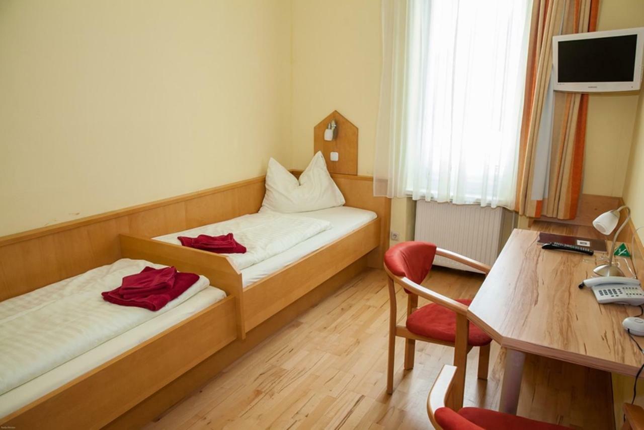 Gasthof Roderich Hotel Langenzersdorf Extérieur photo